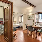 Maya Rhome Trastevere