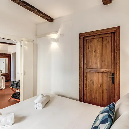 Maya Rhome Trastevere