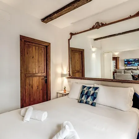 Maya Rhome Trastevere