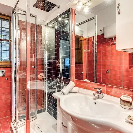 Maya Rhome Trastevere Rom