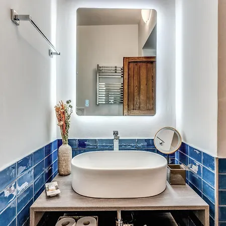 Maya Rhome Trastevere