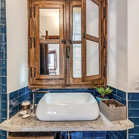 Maya Rhome Trastevere