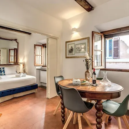 Maya Rhome Trastevere